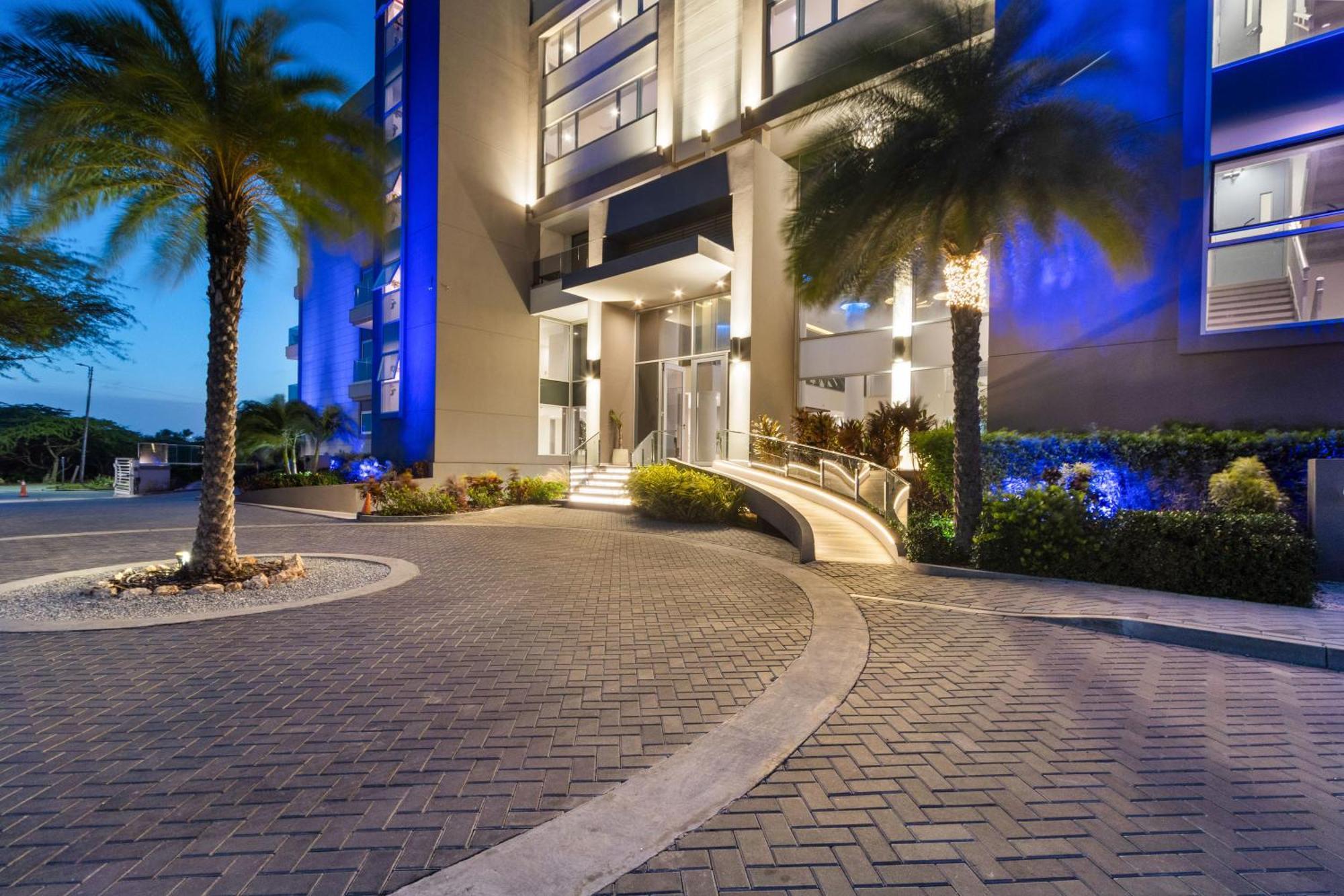 O Condominium Beachfront Residences, By Bocobay Aruba 팜비치 외부 사진