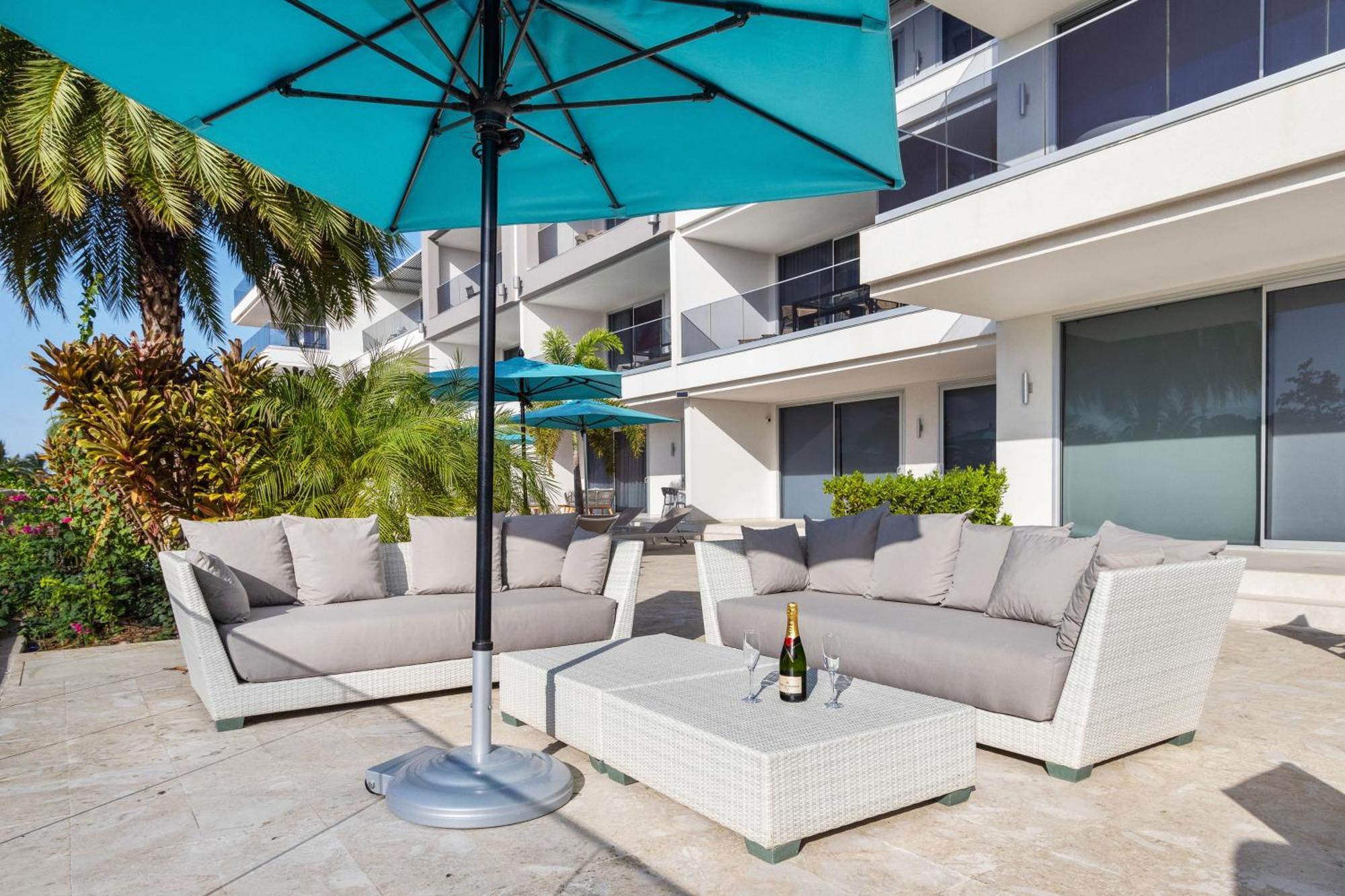 O Condominium Beachfront Residences, By Bocobay Aruba 팜비치 외부 사진