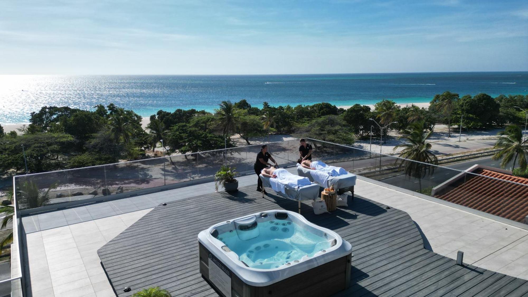 O Condominium Beachfront Residences, By Bocobay Aruba 팜비치 외부 사진