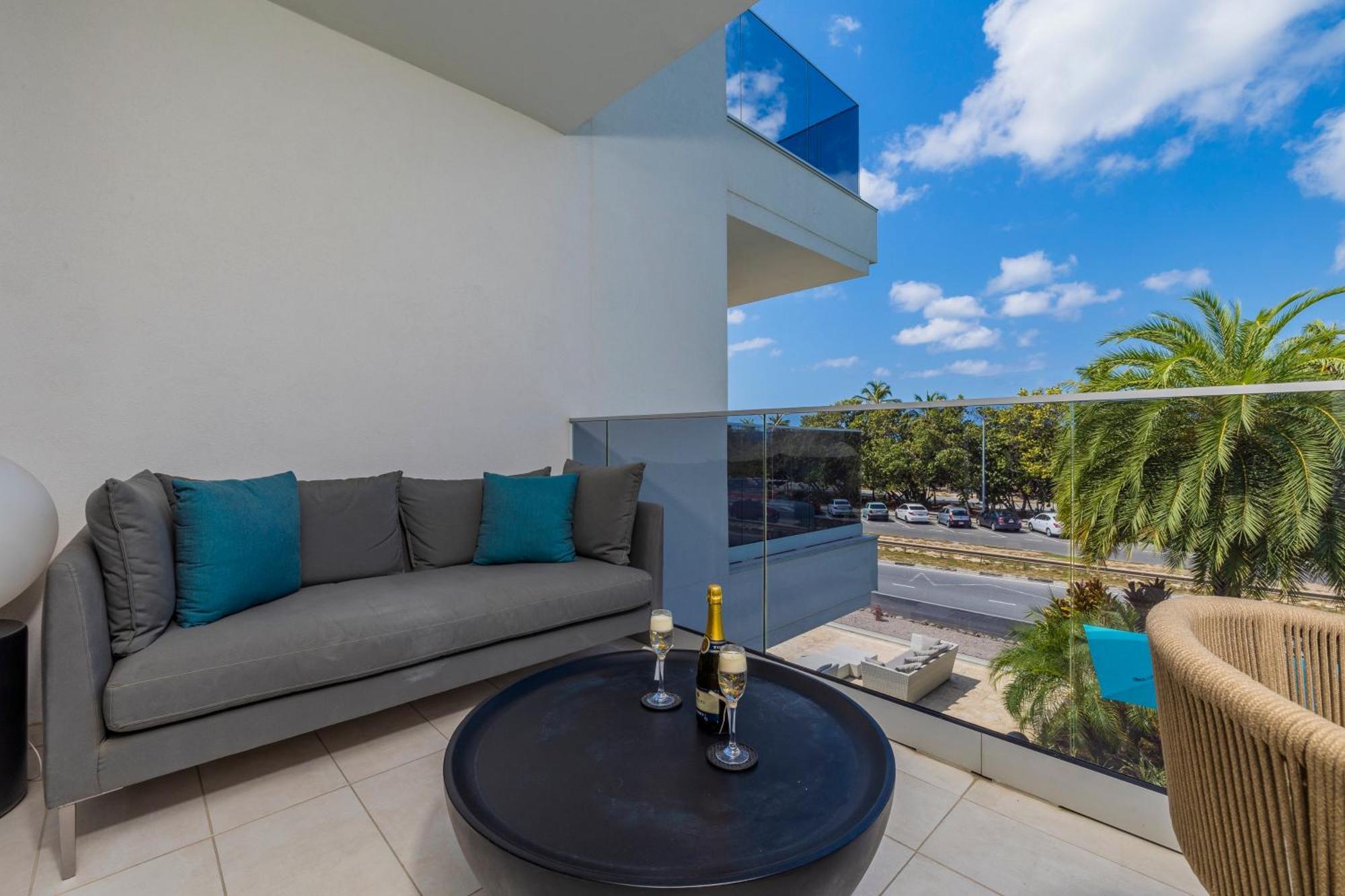 O Condominium Beachfront Residences, By Bocobay Aruba 팜비치 외부 사진